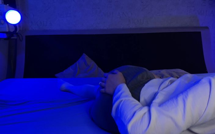 teentiabeanie: Drobná holka v bílých podkolenkách tě škádlí kamerou 1