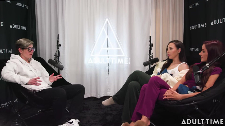 Adult Time Podcast: Pornstars podcast depois da conexão lésbica