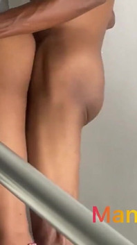 Une fille gâtée se fait baiser à chaque fois qu’elle revient de la fac