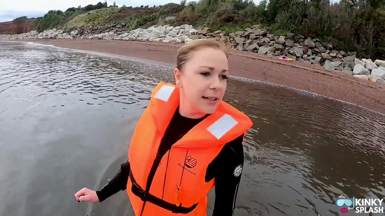 UKCuteGirl Lucy Lauren: Legato e fluttuante gratis - test di giacca vestita