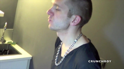 Raw French Bad boys: Sexo con zapatillas fetiche con 2 chicos franceses sexys