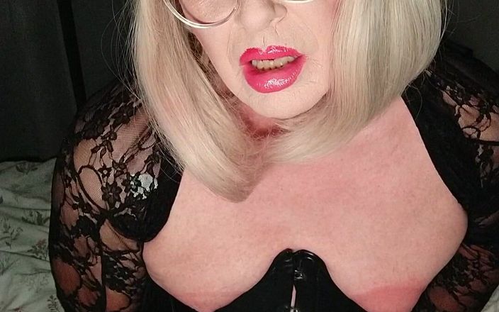 Emma Browne: Trans strumpor cum