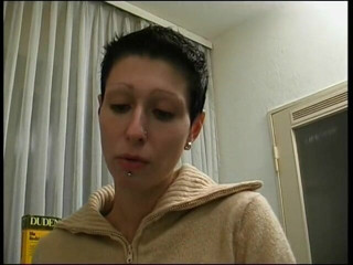 Horny Two really wet MILFs: Gepiercte schlampe spielt beim casting mit ihrer fotze
