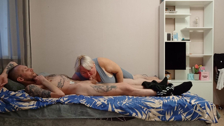 Zona901: 继母喜欢我在她嘴里射精