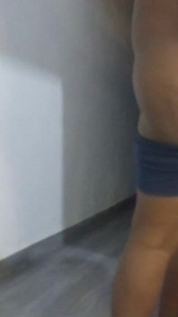 他们在我丈夫面前狠狠地操了我