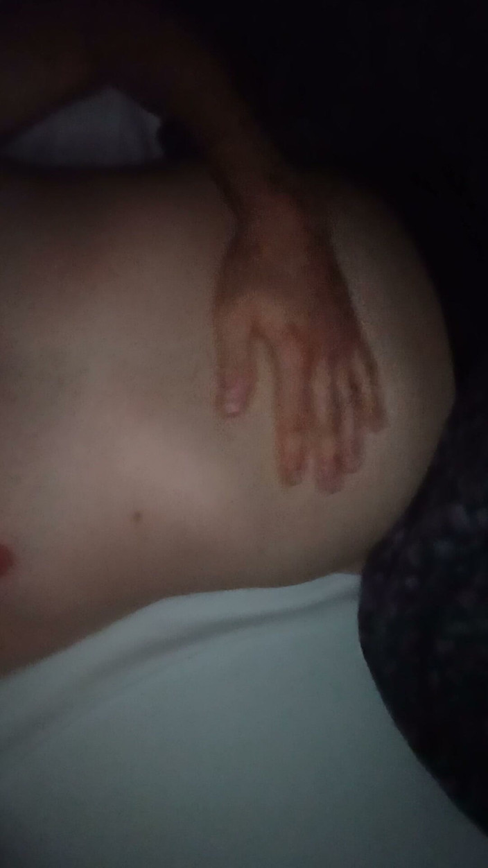 Hottieboy77: Ragazzo con mal di pancia si accarezza la pancia