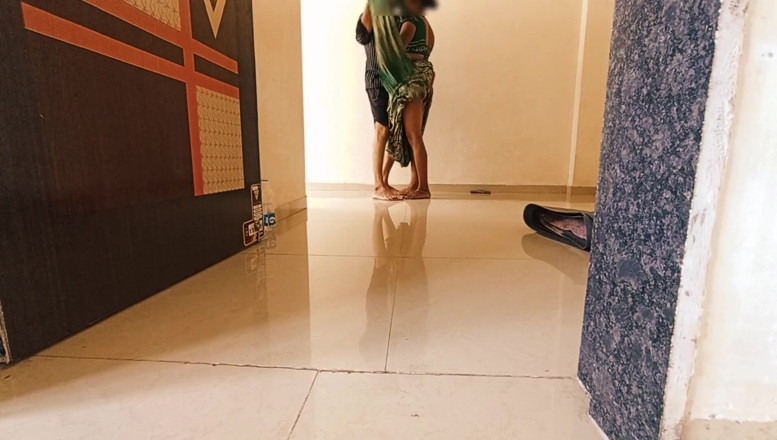 Harder299: デジは隣人の叔母と結婚し、家で一人でセックスしました。インドのバビキチュダイ。