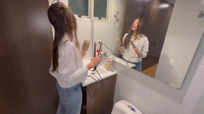 scarlettandc: 私のメイクアップアーティストは私にホットなことをするように誘います