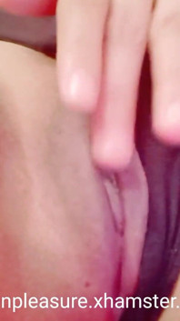 Исследуя сладкие ощущения: игривое прикосновение