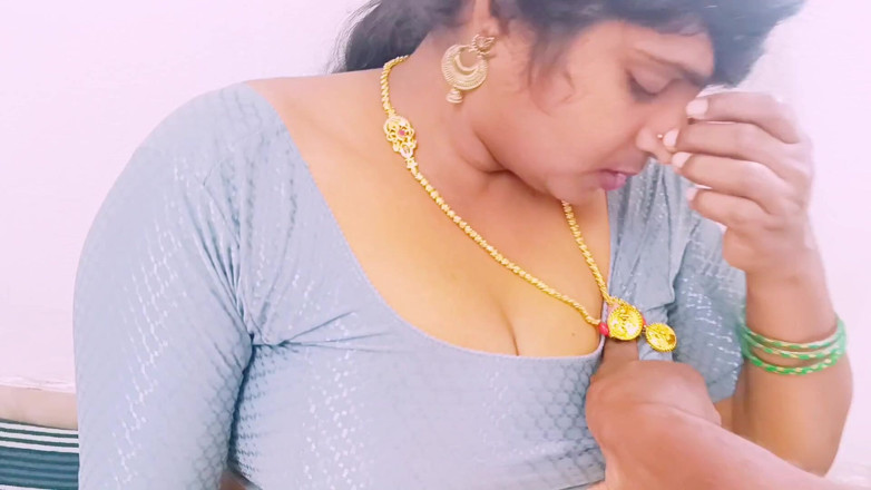 Telugu honey lips: Hintli orta yaşlı teyze üvey kızının kocasının sikinin tadını çıkarıyor. Telugu edepsizce...