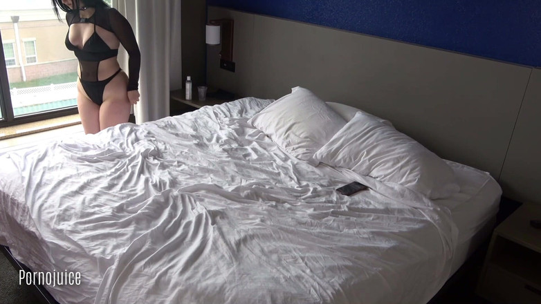 PornoJuice Faphouse: Sexboy de 19 ani primește sex și blackbred cu Sarah Fox în rol...