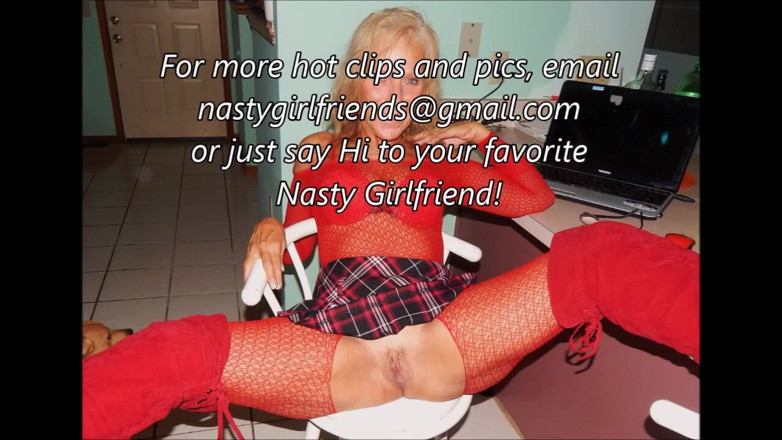 Nasty Girlfriends: Obryně paní Claus zdobí na striptérkách