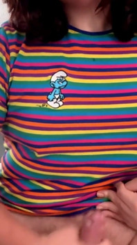 Une jolie trans latina aime se masturber en solo