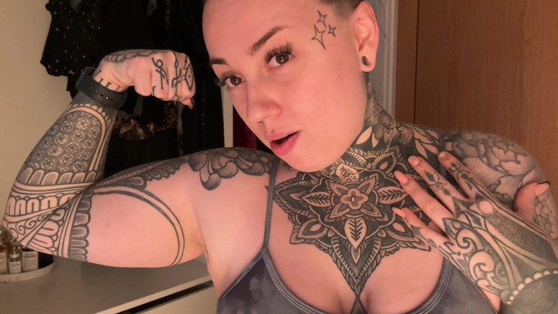 Miss Valentina: Czcij moje mięśnie