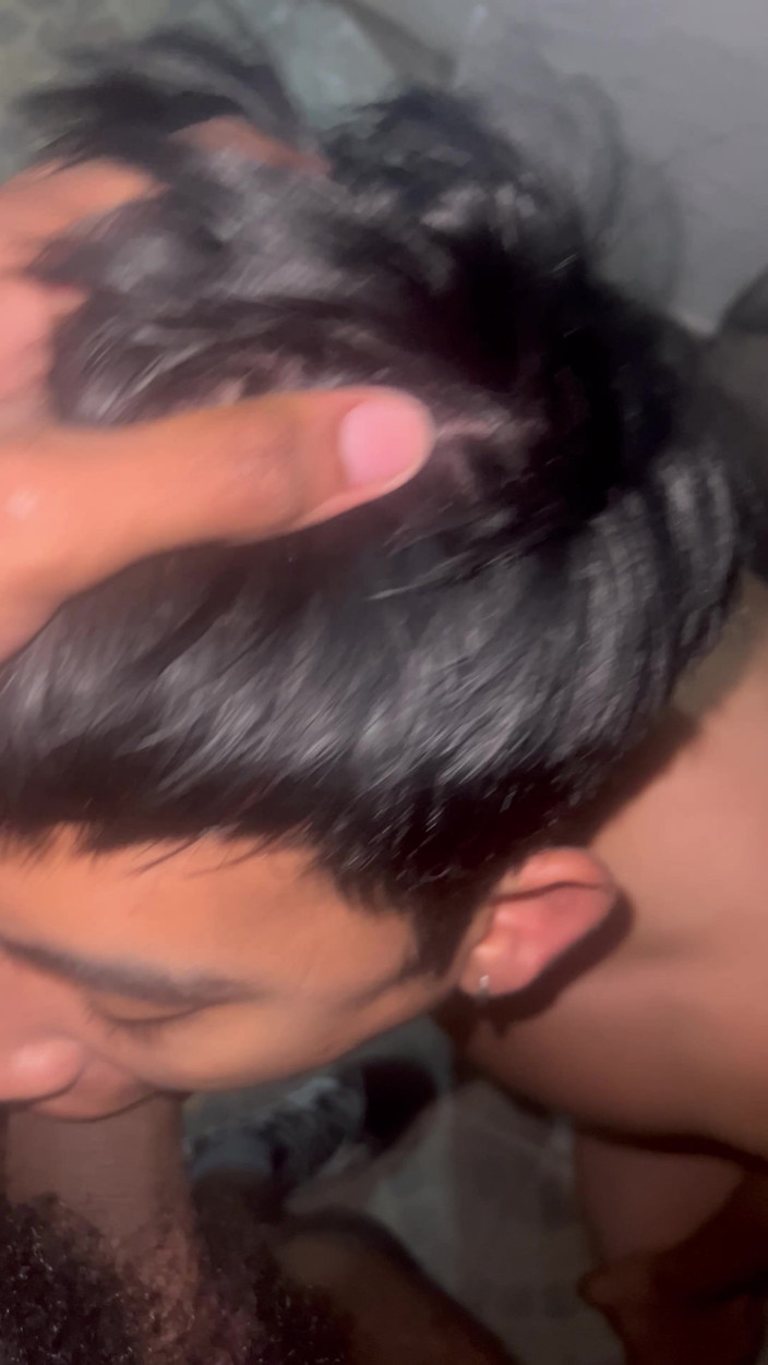 Robtinyx boy: Büyük bir penis beni emdiriyor
