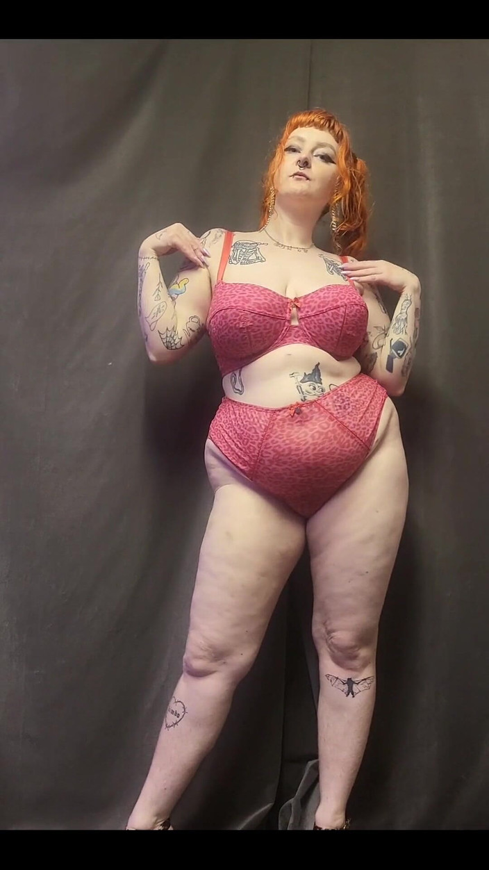 Bunny Royle: Mostrandoti tutti i miei sexy bit e curve