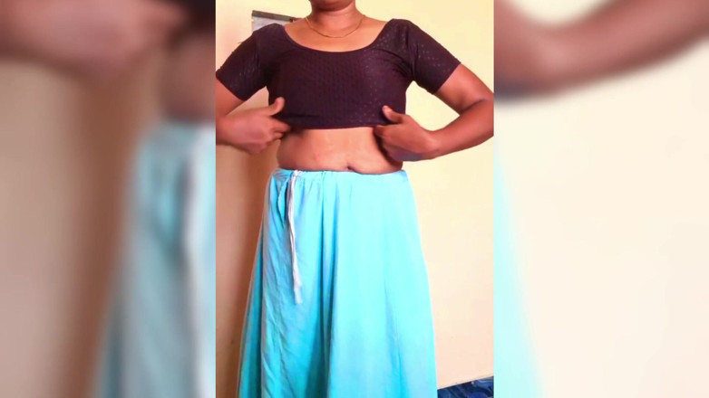 Ammukutty88: Ammu kleid wechseln nachthemd zu Sari dicke titten, Ammus möpse...
