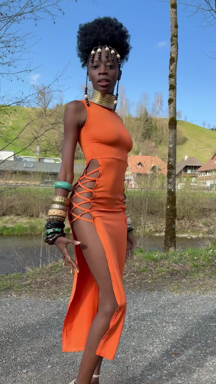 Missblackreey: Babam turuncu elbisemi mahvetti... ama güzel bir şekilde...