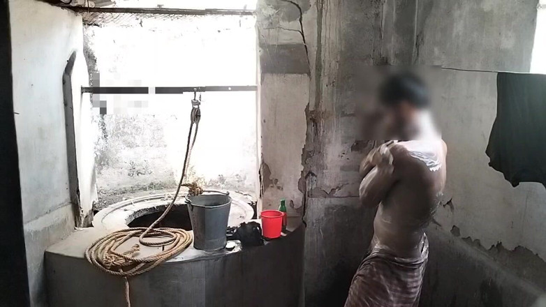 Desi Tits: Banho tomando banho primeira vez vizinho cara fodendo twink boy