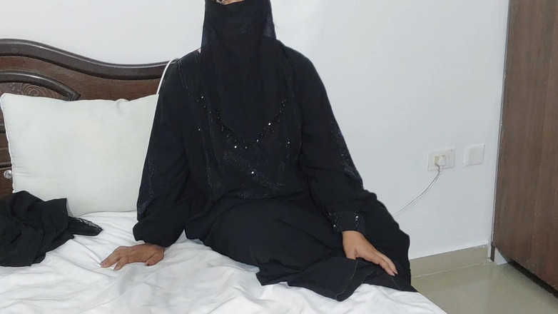 Desi Pari Bhabhi: Femei musulmane burkha futute cu fratele ei vitreg din greșeală...