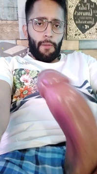 在我的裤子上免提射精。你想要吮吸我的大鸡巴吗？
