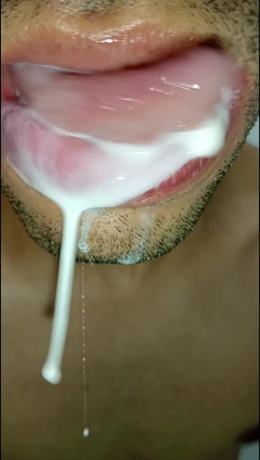 私の口に射精、あなたの精液で遊んで、それを飲み込む、セクシー、フェムボーイ、トランス、ゲイいたずら、舌、スループ、シックスパック、フィットネスティーン
