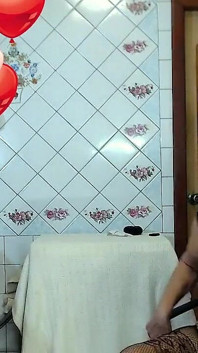 Průhledná černá síťka na Lukeryině starém těle