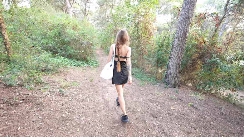 Alexa Poshspicy: POV: Publiczny seks analny z nieznajomym w lesie. Anal kremówka