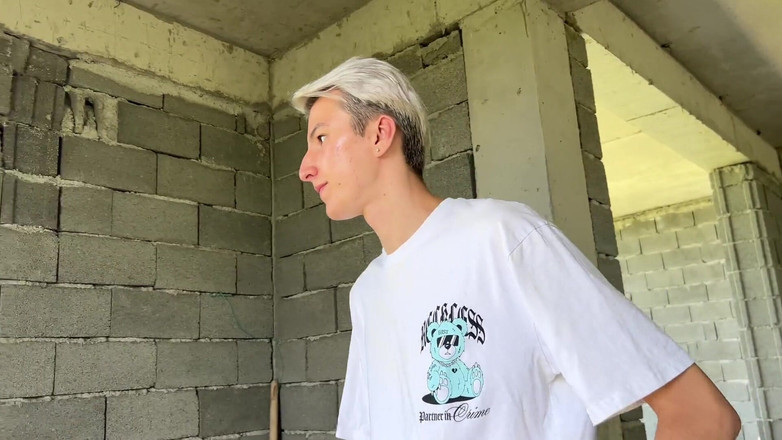 Mila Pie: Vollbusiges schätzchen wird in einem verlassenen haus von riesigen schwänzen...