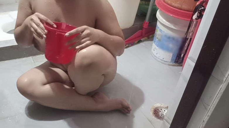 Sexgarl84: My Best Friend Was Taking a Bath in the Bathroom,...