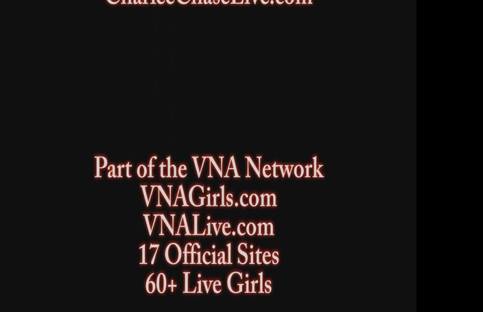 Charlee Chase: Charlee Chase Red Puffy Jacket Ręczna robota