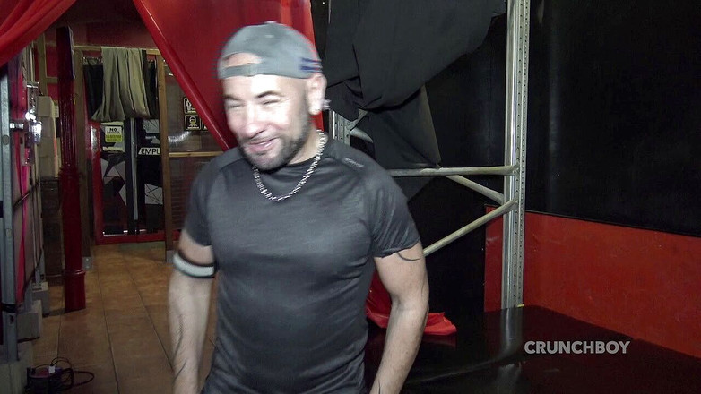 Bare domination in backroom with fetish boys: Jess šuká bez sedla od Alejandra