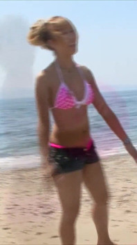 Reina Himesaki, bombasse en bikini !