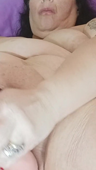 Tachinându-ți degetele curva excitată fute o pizdă sexy