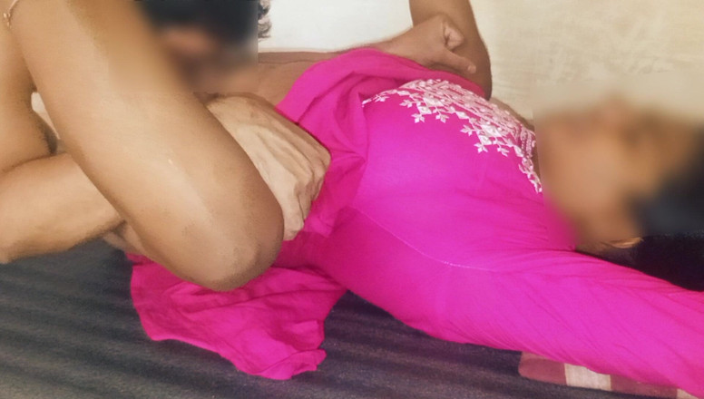 Harder299: Gorąca indyjska wioska macocha uprawia romantyczny seks. Desi Bhabhi Ki...