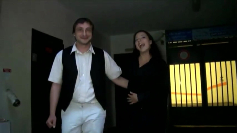 Paris Jango: Gangbang untuk pelacur Perancis ini dengan 9 ayam jantan