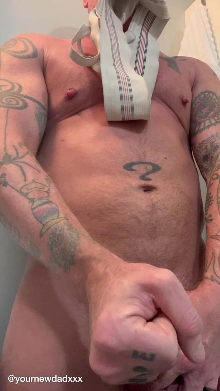 YourNewDadXXX: Umplându-l cu cremă pe Jock