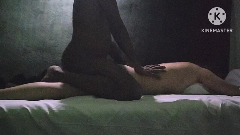 Housewife 69: Berpeluang mengongkek adik tiri abang tiri saya dalam malam gelap