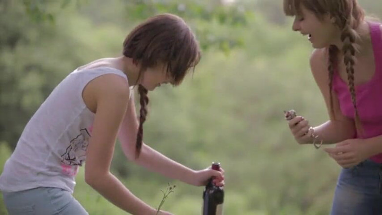 Lesbian Stories: Teen dễ thương đang liếm và móc lồn ướt át của nhau