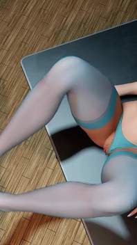 L'arrapante bionda con le calze lunghe fa un footjob