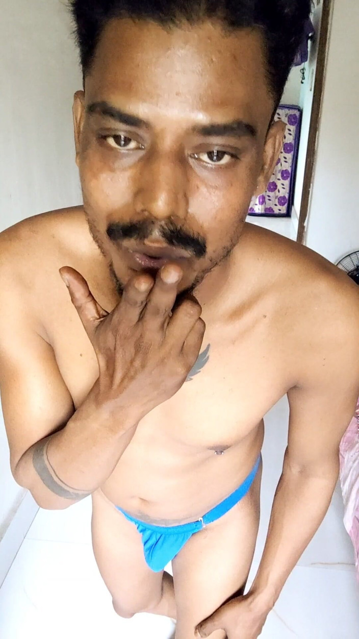 Alick Das: Cazzo duro in slip bagnati