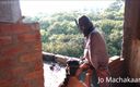 Machakaari: Parejas jóvenes haciendo Pooja en casa construida bajo la construcción.