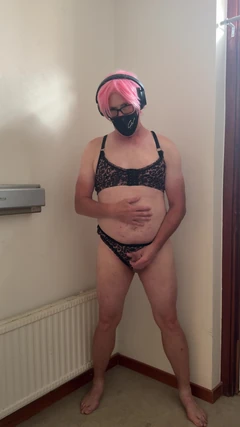 The Whore in Pink Playing and Masturbates Til She Cums