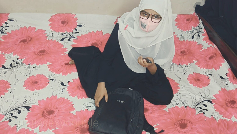 Banglasexycouple: Je trompe ma copine avec sa demi-sœur à gros nichons