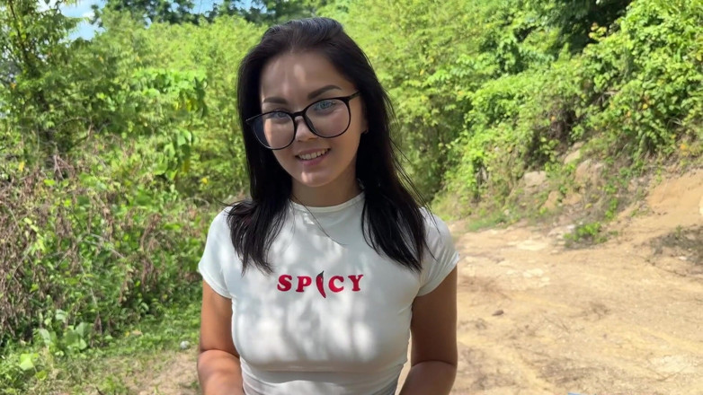 Peaches and Bananas: Sexy dívky šukají kolemjdoucího muže