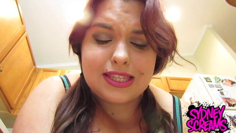 Sydney screams fetish: La studentessa si stuzzica il rossetto- HD
