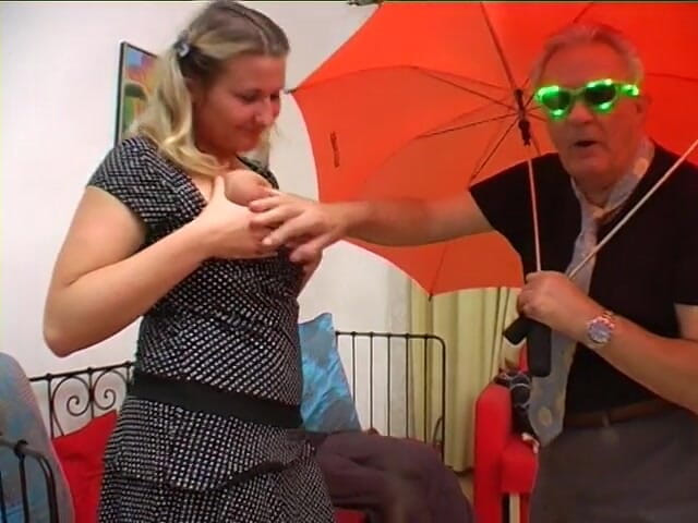 Just Great Ass: Dojrzała włoska blondynka ostro zerżnięta przez młodszego mężczyznę