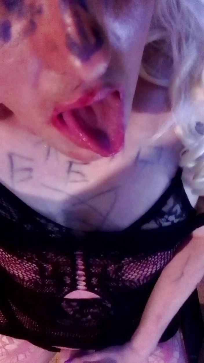 Push ego trip: Solo body art la masturbación