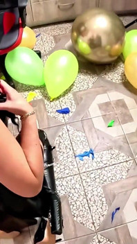 Rigorosa punição com balão de couro. 
