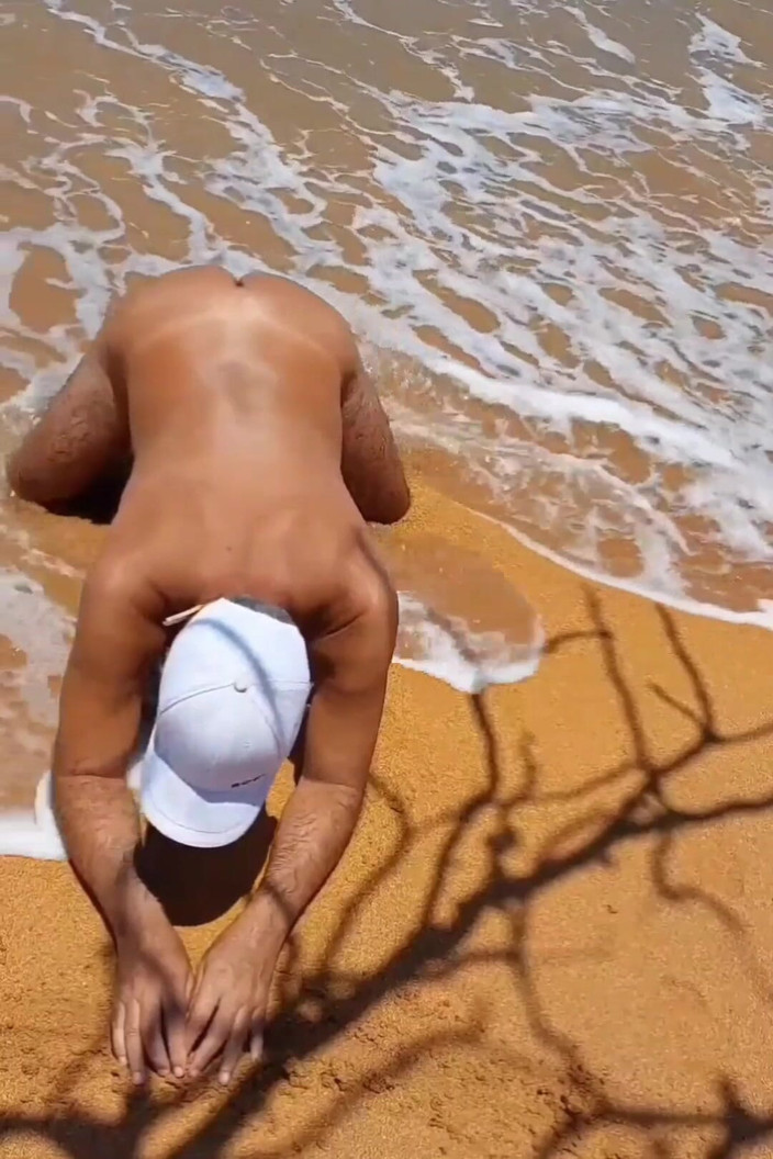 Ladysilvas: Kompilasi Ladysilva di pantai bogel menunjukkan pantat panasnya